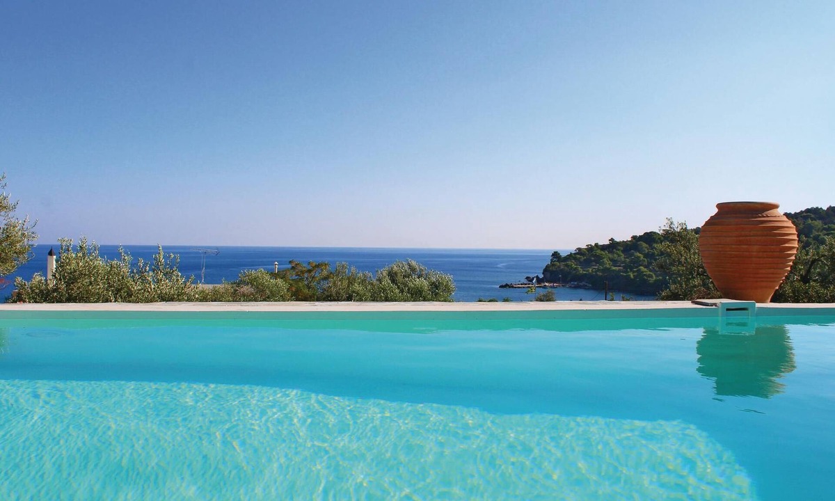 Kontos Apartment | 2 bedroom accommodation in Aegina