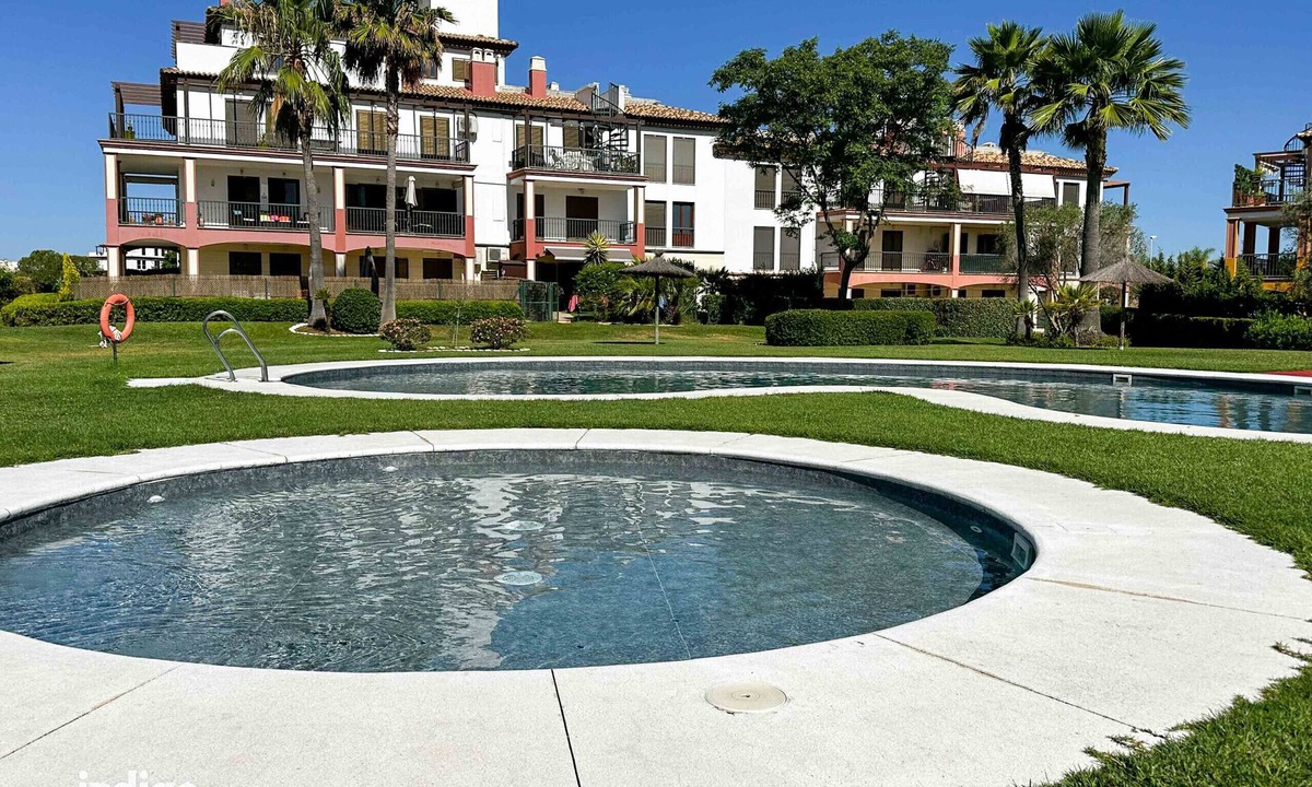Costa Esuri Apartment | 2 bedrooms bright Apartment with Pool Views MOR01