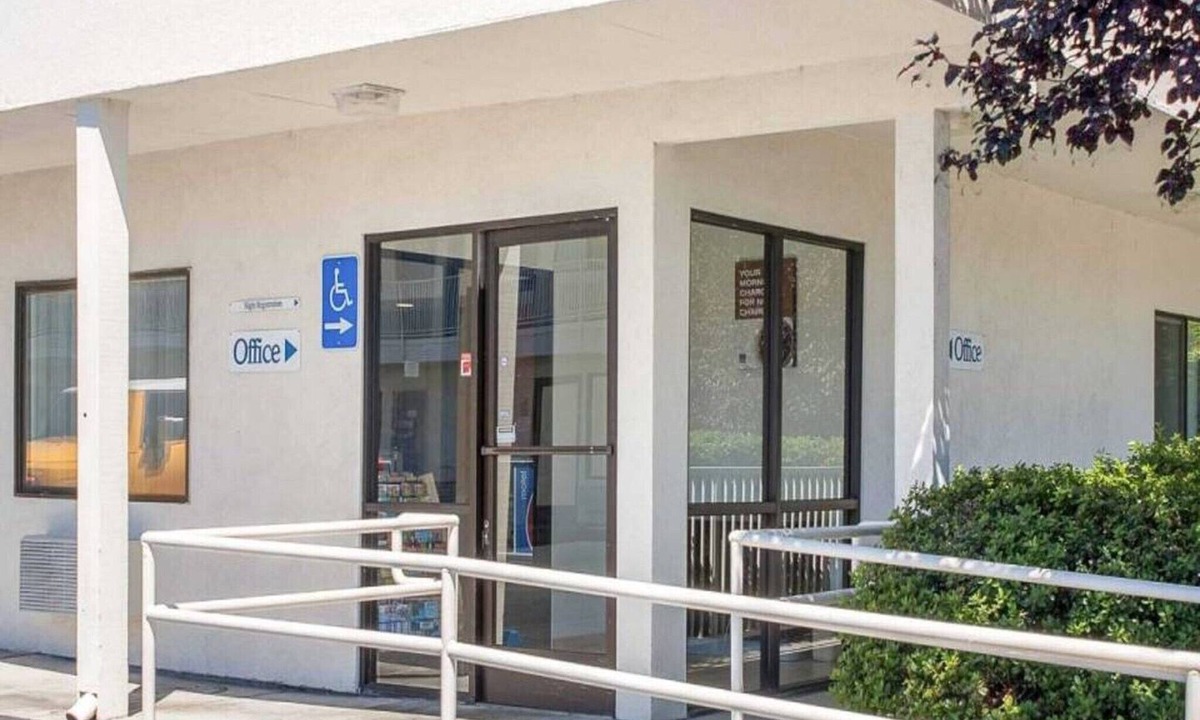 Ukiah Apartment | 2 Full Beds | Mini Fridge