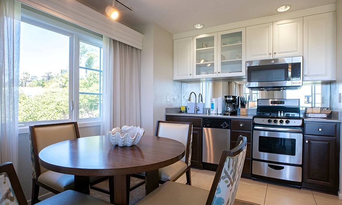 Del Mar Hotel | 2 Units | Full Kitchen | Balcony | Free Parking | Steps from Del Mar Beach