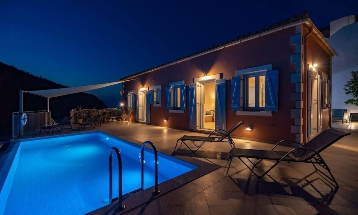 Frourion Villa | 2BR Villa Infinity Pool Sea View