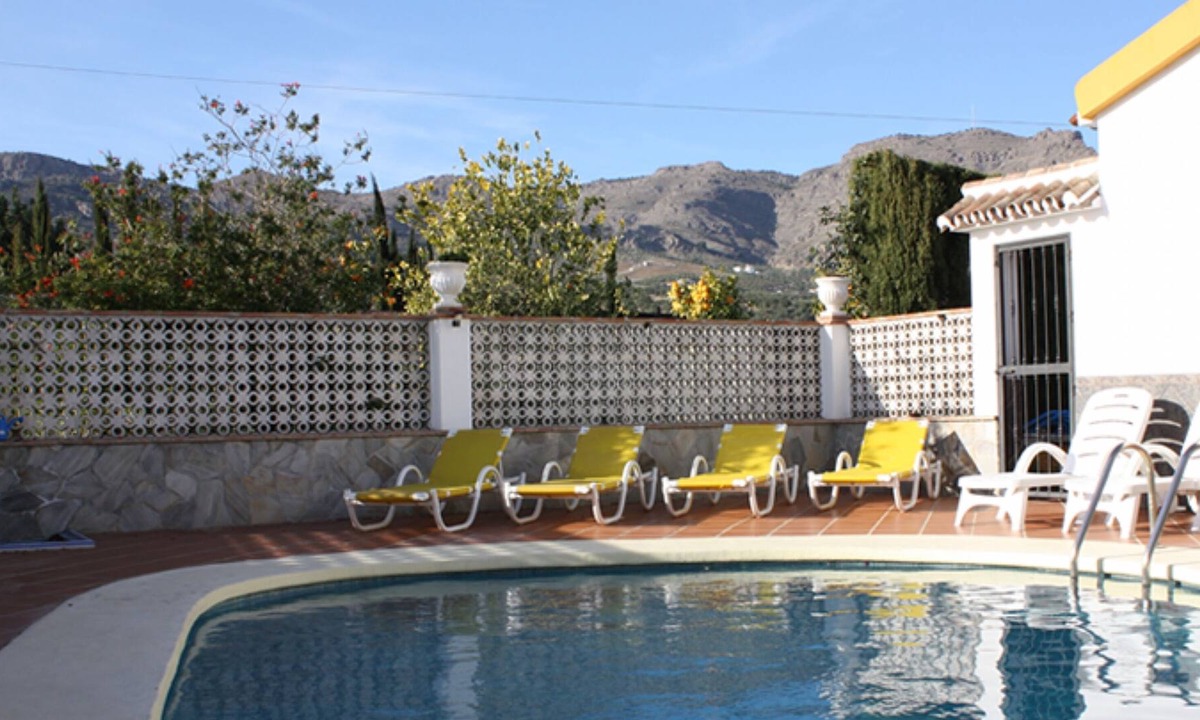 Alora Villa | 3 Bedroom Villa With Private Swimming Pool, AC And With Internet Access (WiFi)