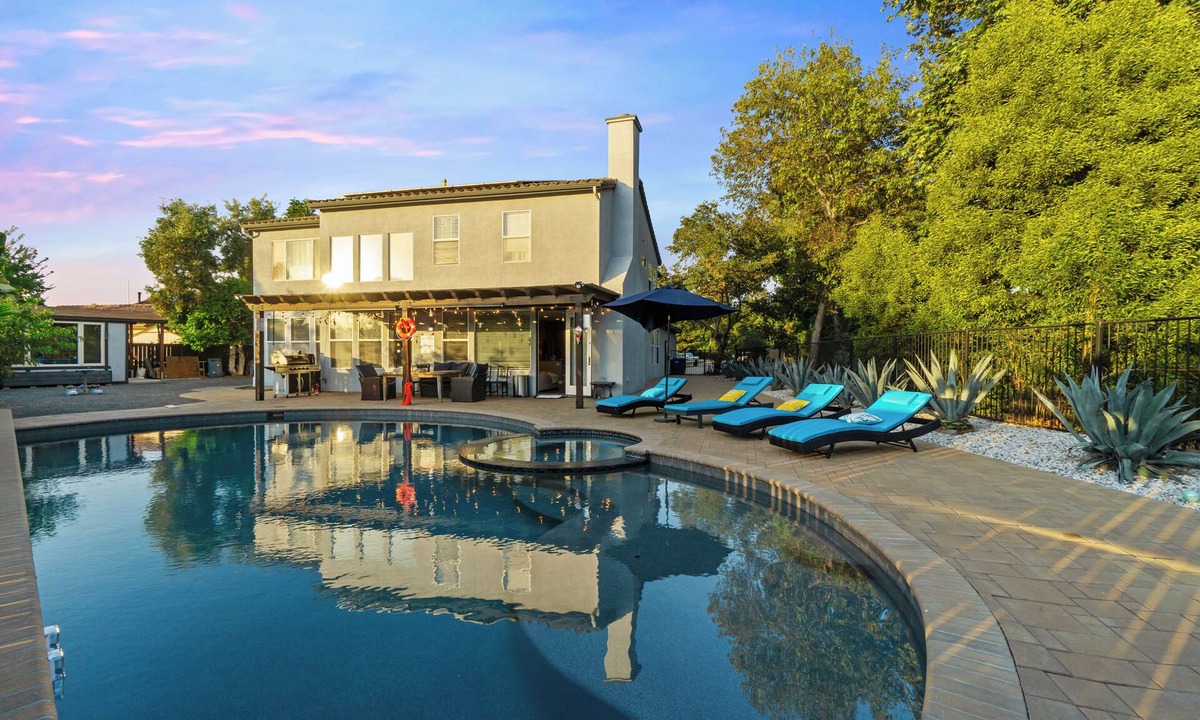 Fallbrook Villa | 3000 Sqft 5BR/4BTH Villa with Pool and Hot Tub