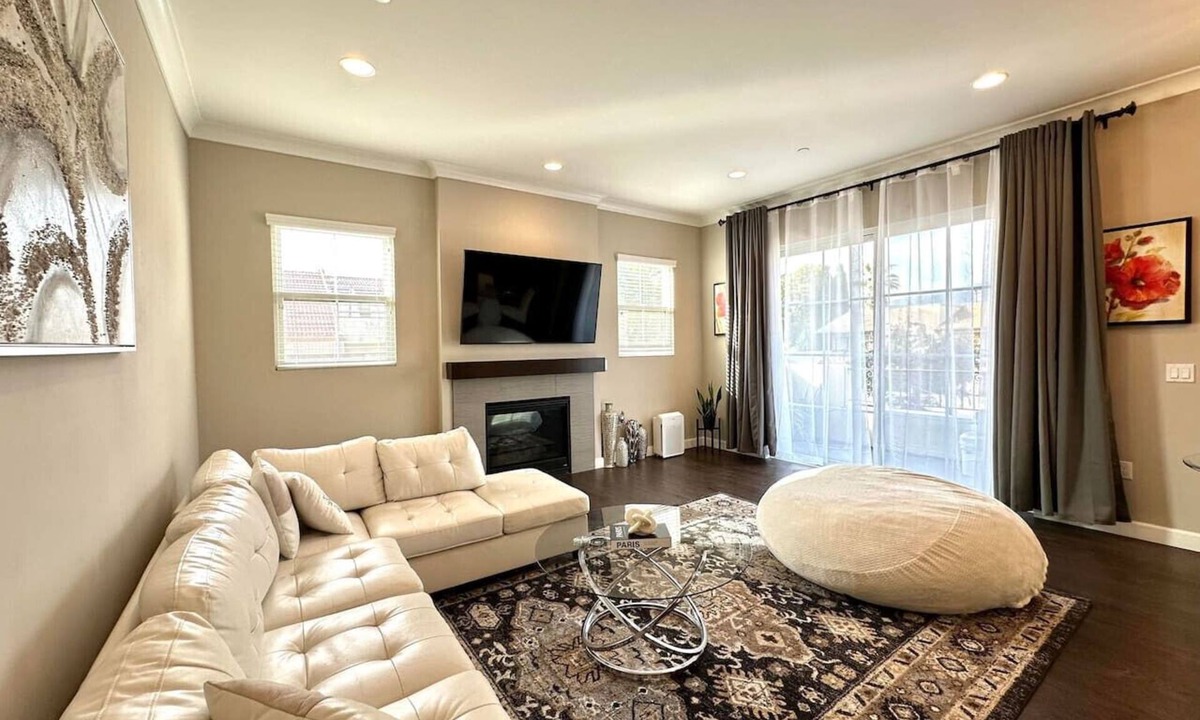 Glendale Condo | 3BR Condo, Glendale, GD1