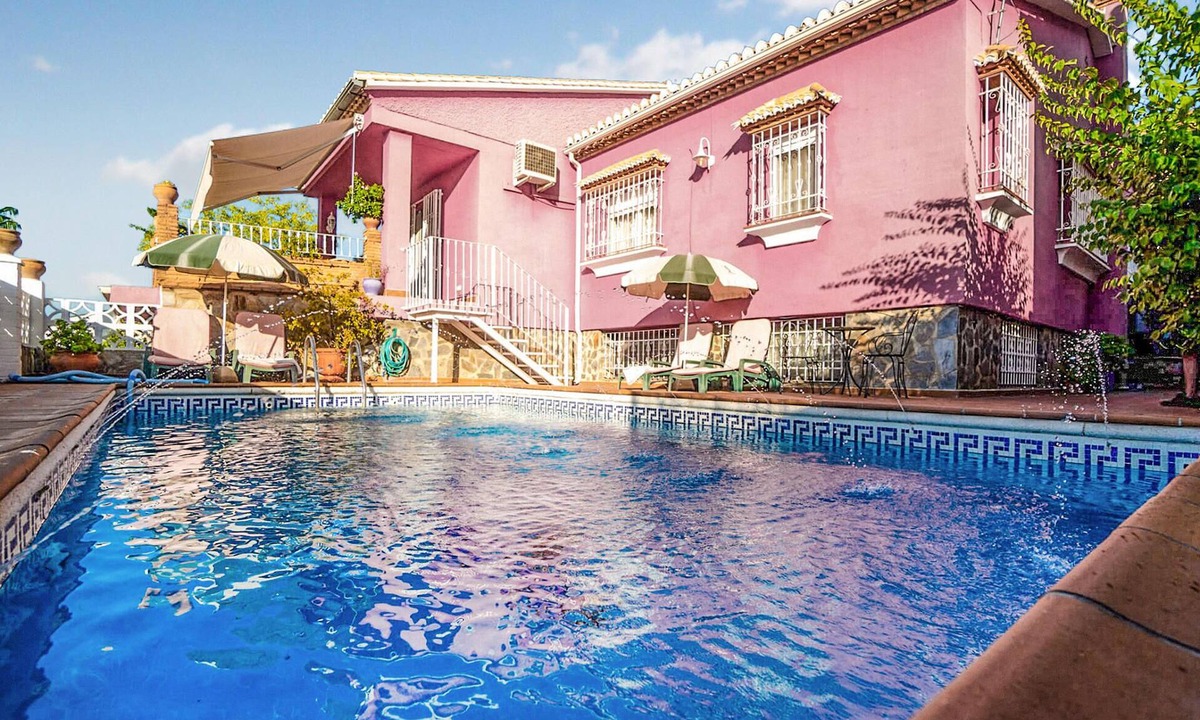 Barrio de la Vega House | 5 bedroom accommodation in Monachil
