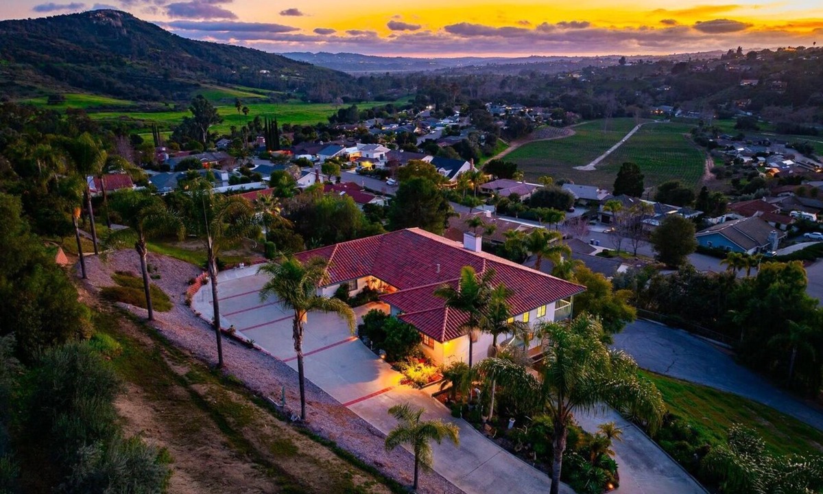 Fallbrook Villa | 5BR/4Bth Entire Grand Estate near Winery Fallbrook