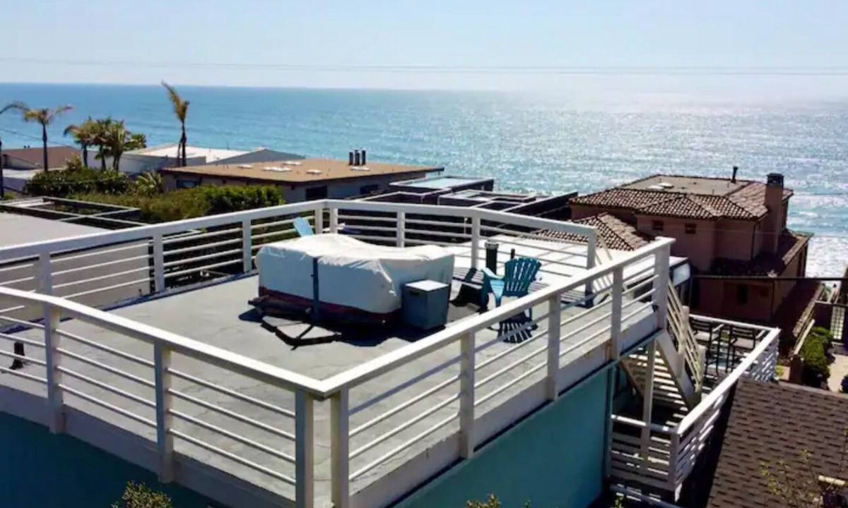 Leucadia House | 5br/9 bed/11 room huge beach house with rooftop deck and shaded back yard