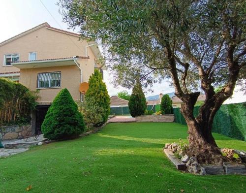 Becerril de la Sierra House | A Happy Place. Casa rural con piscina y barbacoa.
