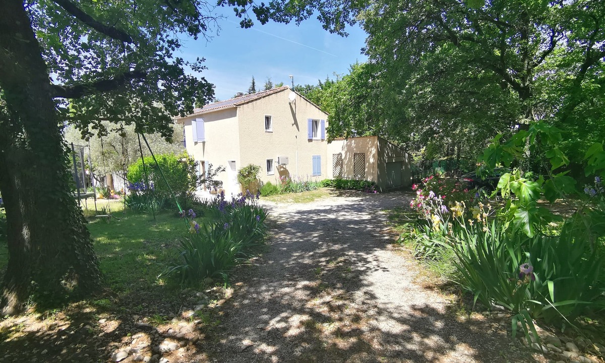 Roaix House | Air-conditioned house, secure swimming pool, pets welcome for 15 people