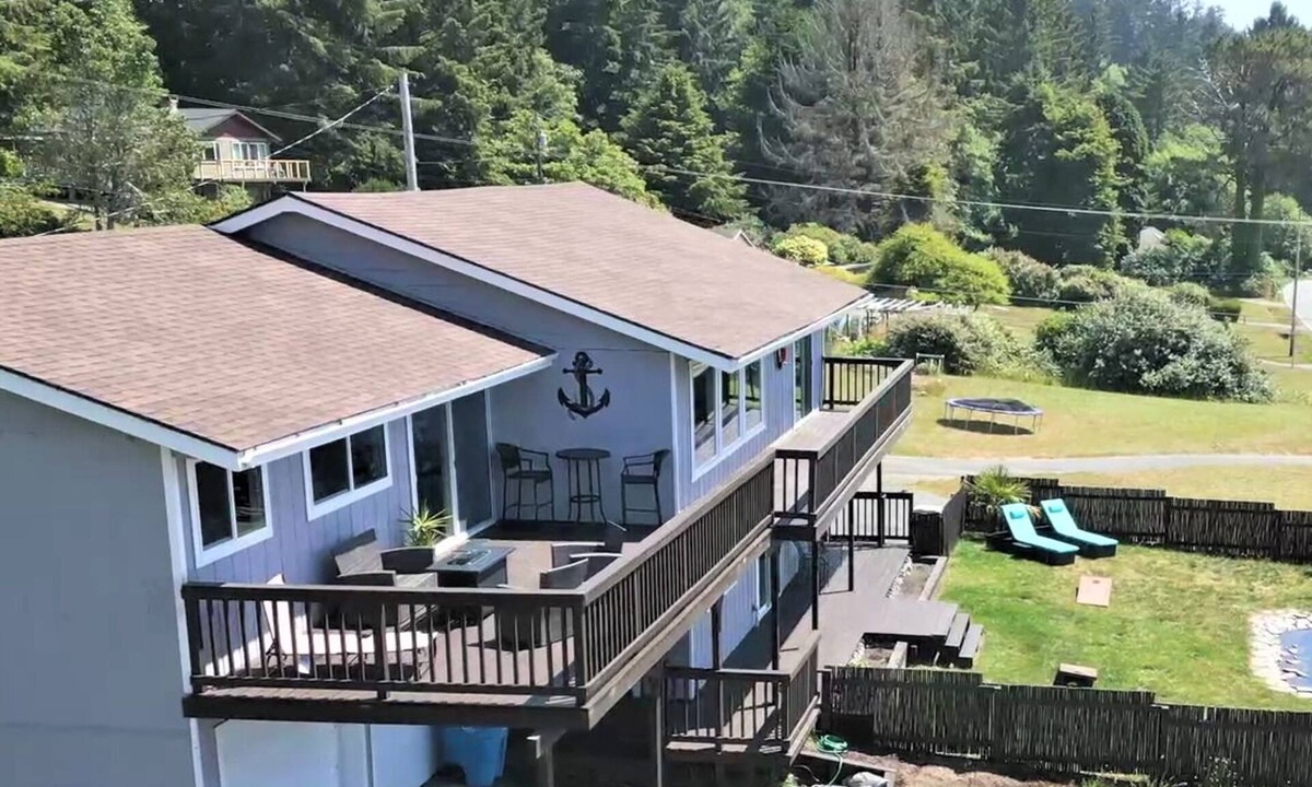 Smith River House | Amazing Ocean View - Redwoods - Game Room - Fire Pit - Casino