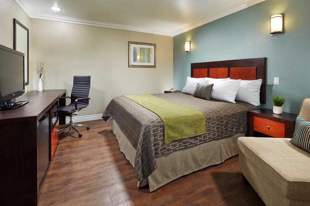 Downey Hotel | American Inn Downey