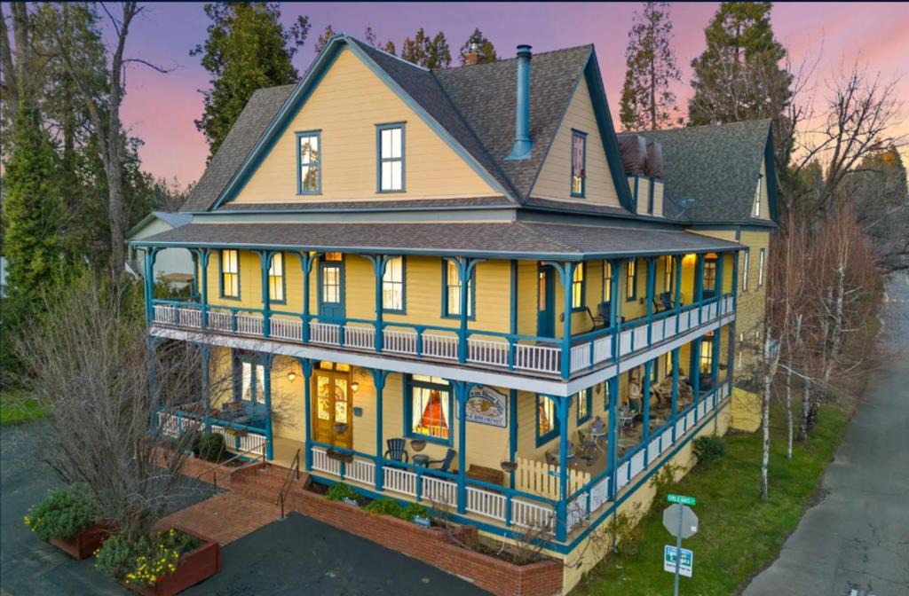 Georgetown Hotel | American River Inn