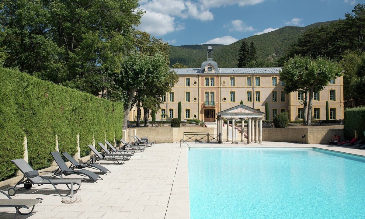 Montbrun-les-Bains Apartment | Apartment in Rhone Alpes near Ski Slopes