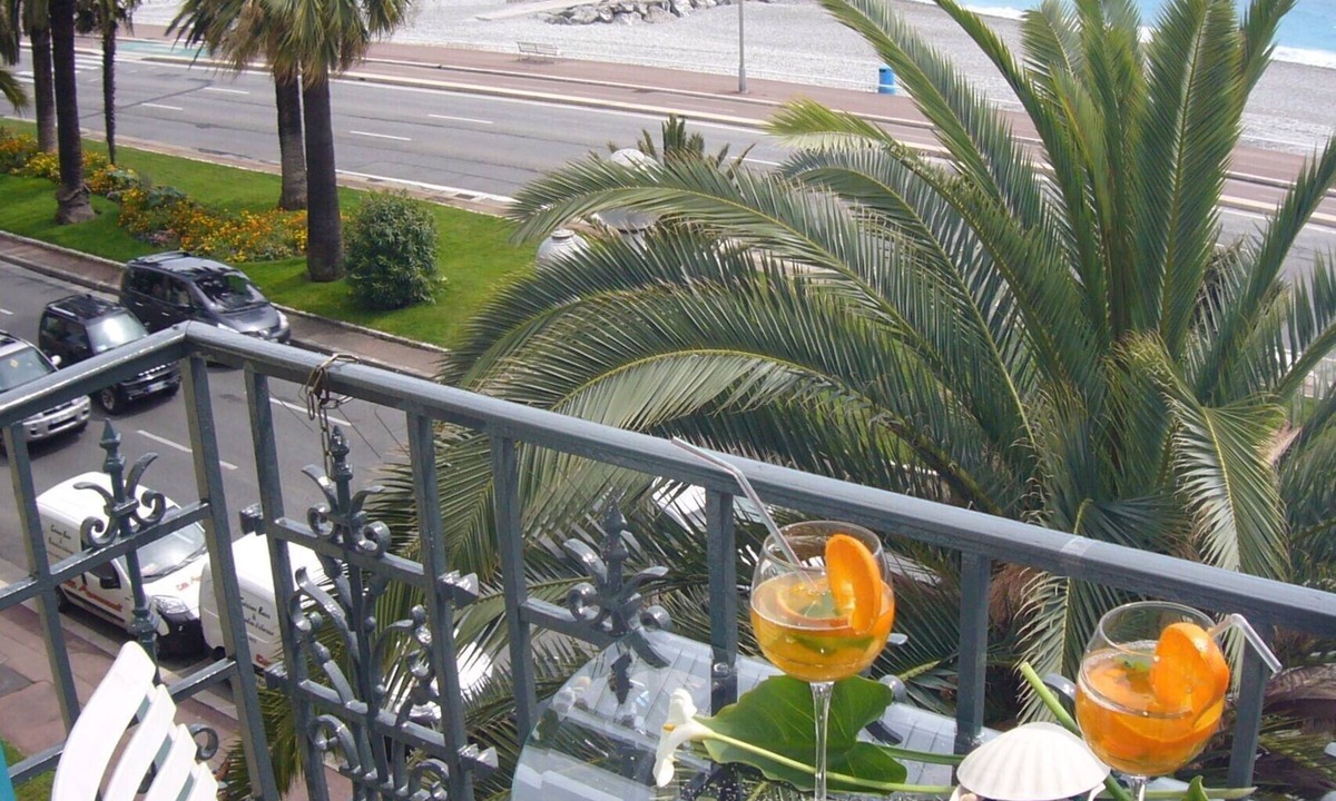 La Californie Apartment | Apartment seafront on the 'Promenade des Anglais' with garage