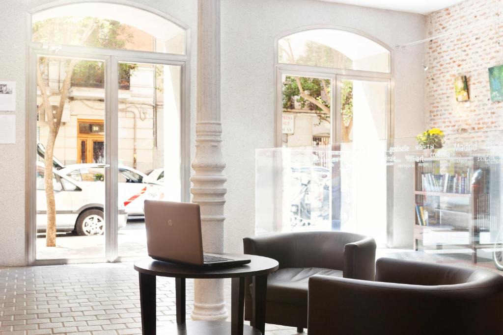 Embajadores Hotel | Artrip Hotel