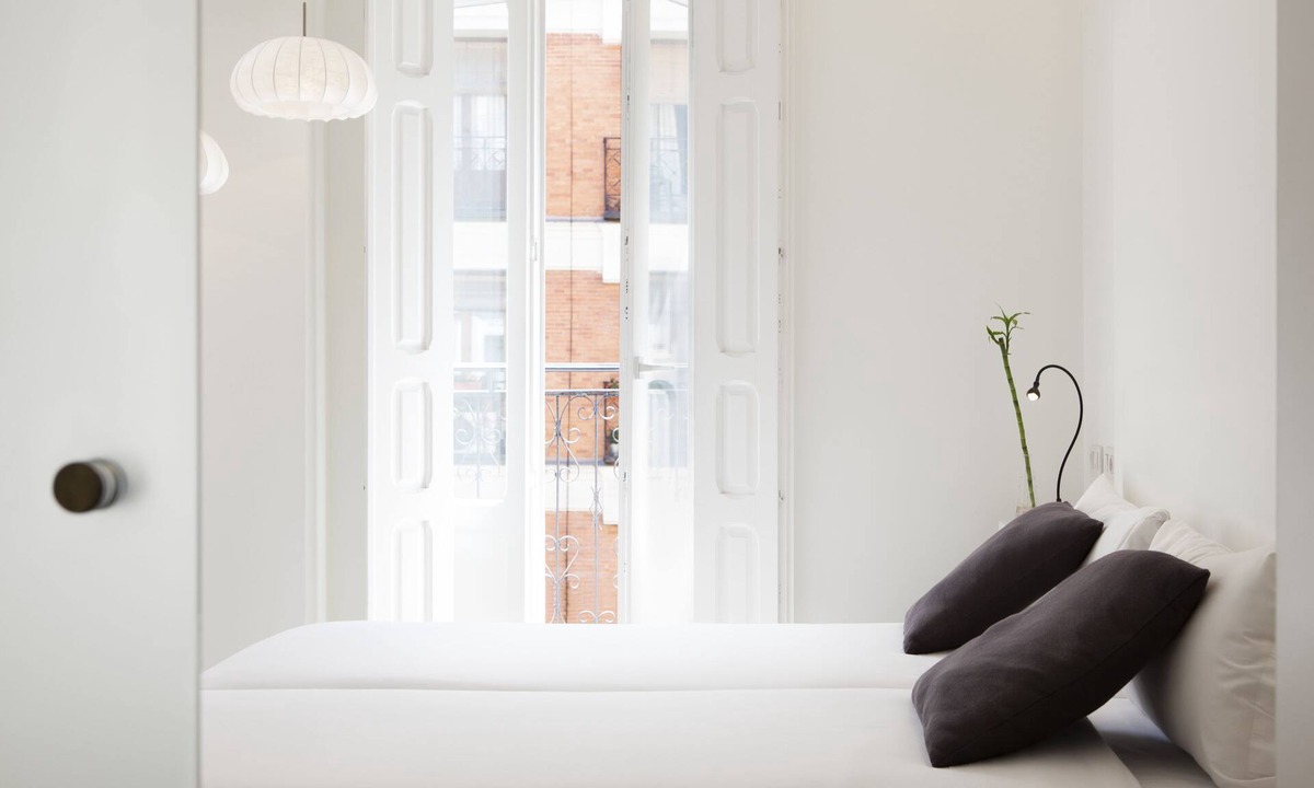 Embajadores Hotel | Artrip Hotel