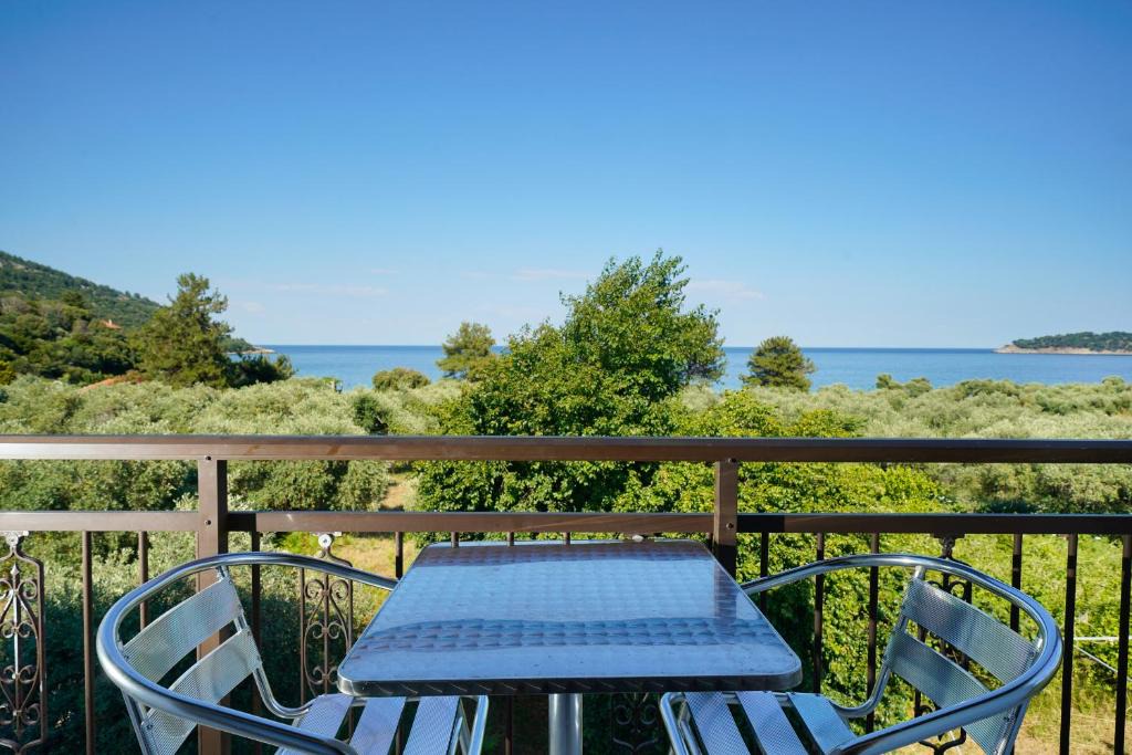 Koinira Hotel | Athina Villa