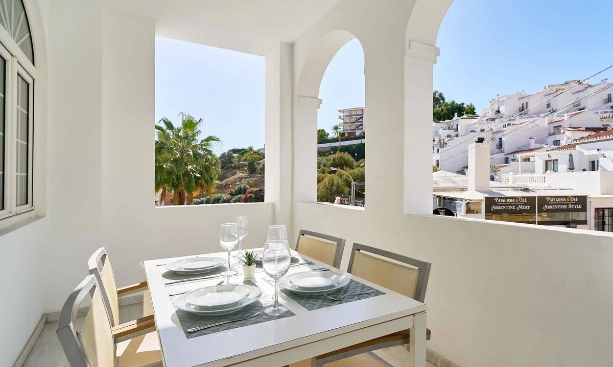 Nerja Apartment | BB Suite (3 double rooms)