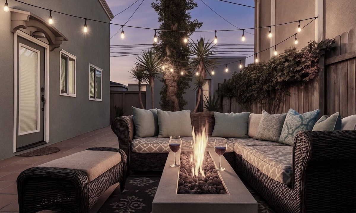 Silver Strand House | Beach House just Steps 2 Sand Huge Patio for Gatherings Dog!