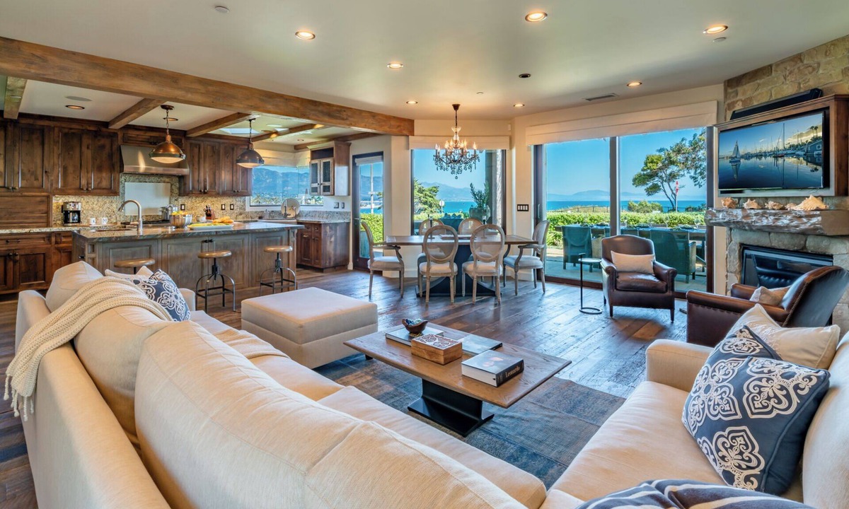 East Mesa House | Beachfront Living at its Best on the Mesa