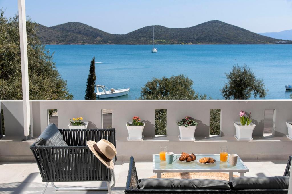 Mavrikiano House | Beachfront luxury villa with Stunning views 2bedroom WiFi