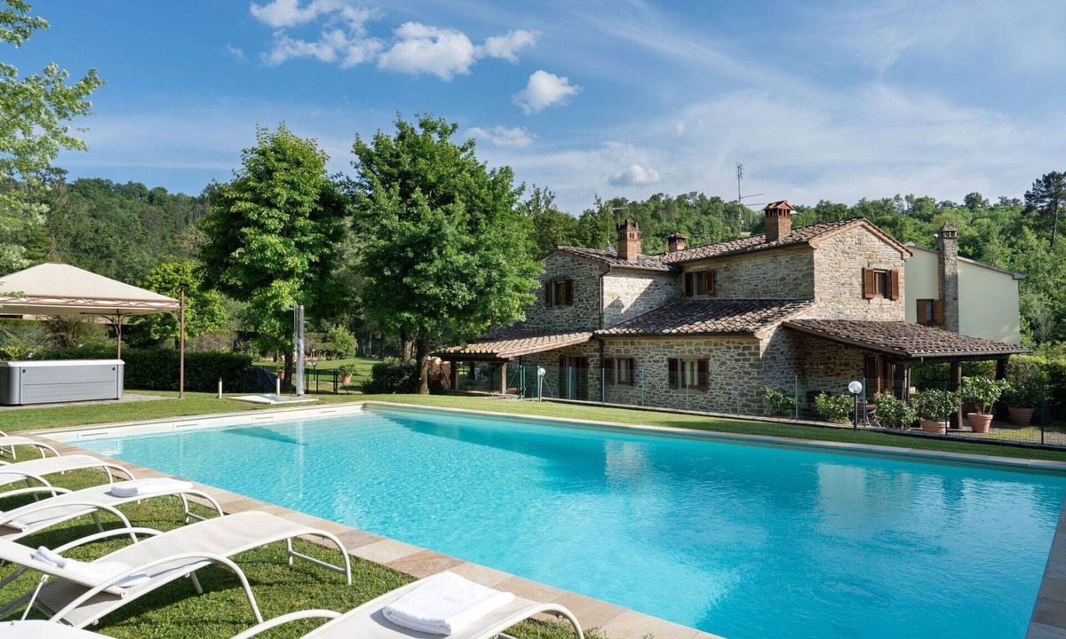 Subbiano Villa | Beautiful villa with A/C, WIFI, private pool, hot tub, TV, patio, panoramic view, close to Arezzo