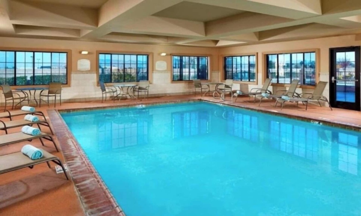 Hesperia Hotel | Best Western Hesperia-Victorville Suites