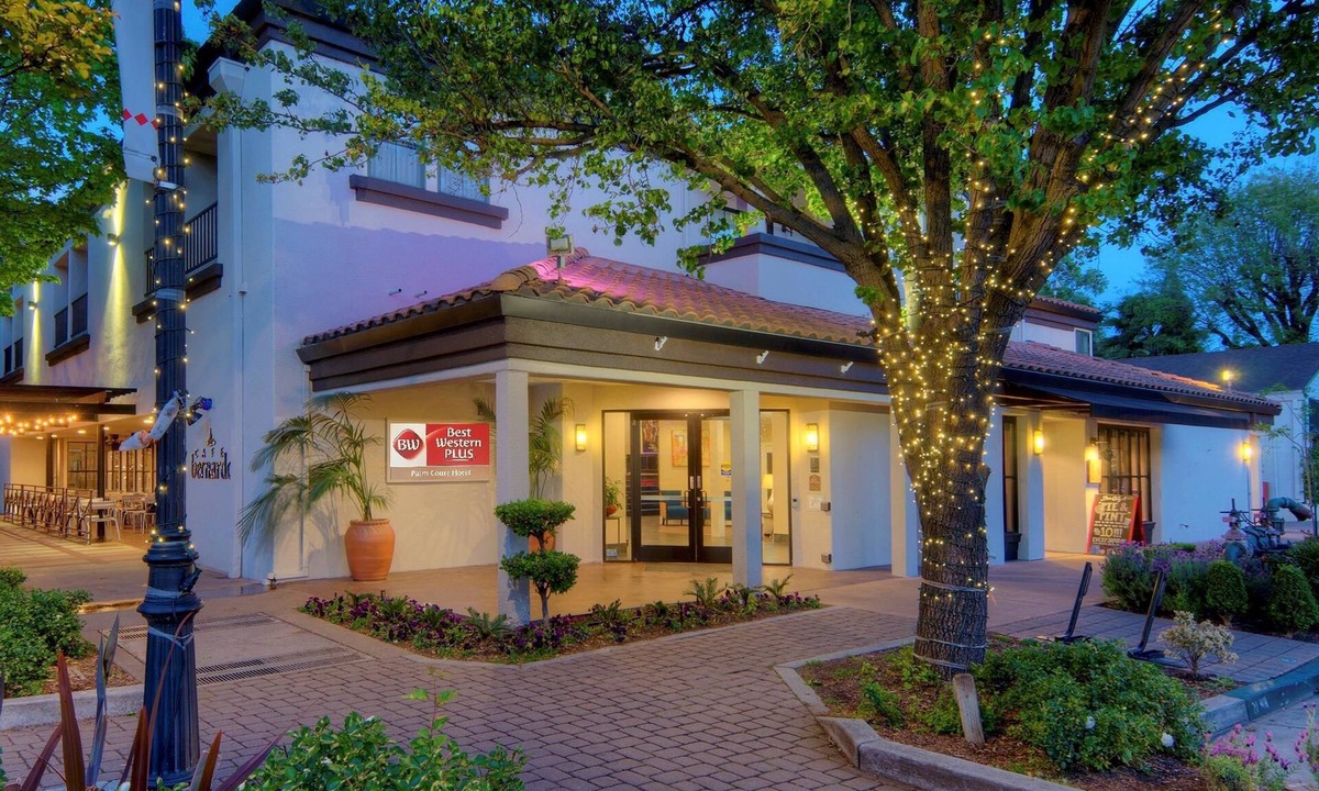 Downtown Hotel | Best Western Plus Palm Court Hotel