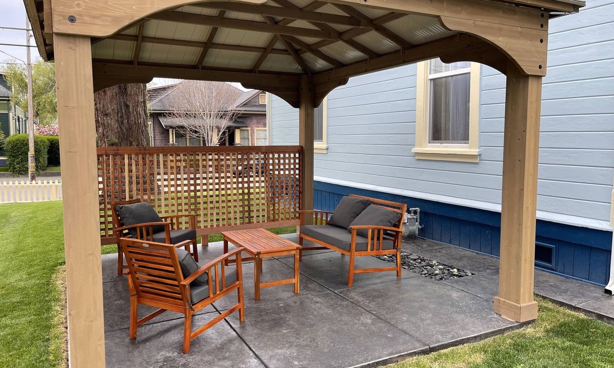 Eureka House | Blue Mist Victorian 5bed/2bath Victorian Gem