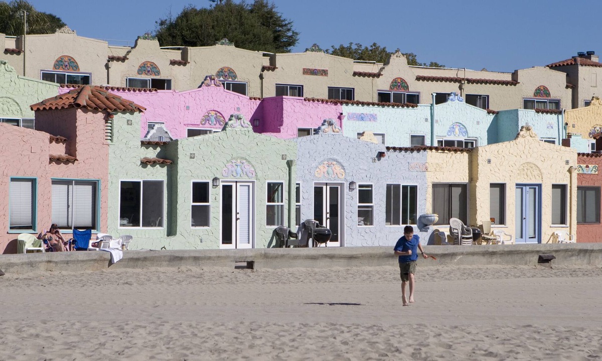 Capitola Condo | Capitola Venetian Beach House #4 - Beachfront - 3-day min