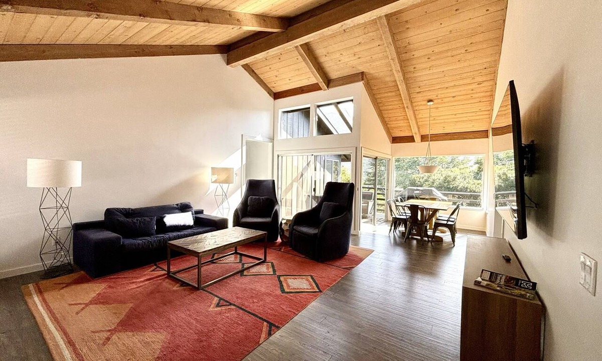 Carmel Valley Hotel | Carmel Valley Village House