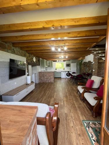 Solorzano House | Casa CABAÑA