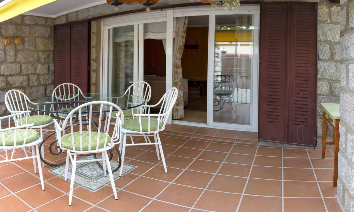 Becerril de la Sierra Cottage | Casa de Piedra, Acogedora en Invierno, Fresca en Verano, Todas las Comodidades