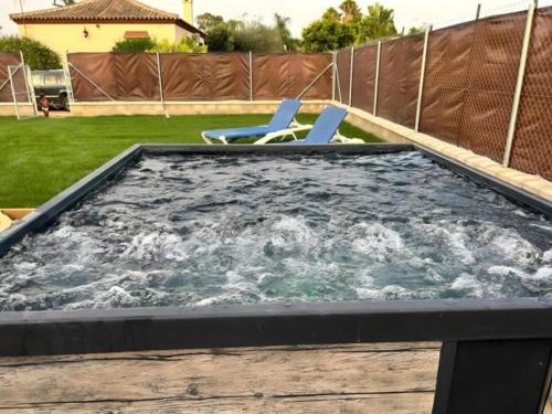Conil de la Frontera Villa | Casa Privada con Jardín, Barbacoa y Jacuzzi en Conil de la Frontera, cerca de Cala Puntalejo - ES-180-263