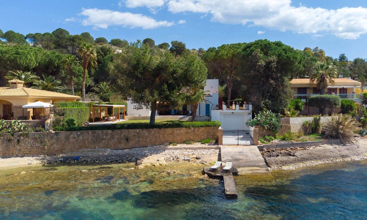 Brucoli Villa | Celeste - Four Bedroom Villa, Sleeps 8
