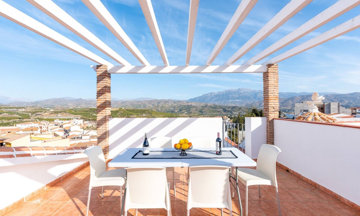 Benamocarra House | Chalet "Villa Cañete" with Mountain Views, Terrace, Jacuzzi & Wi-Fi