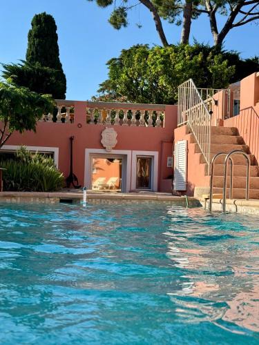 Saint Antoine Bed & Breakfast | Chambre d'hôtes A l'ancre marine de la Villa Rose