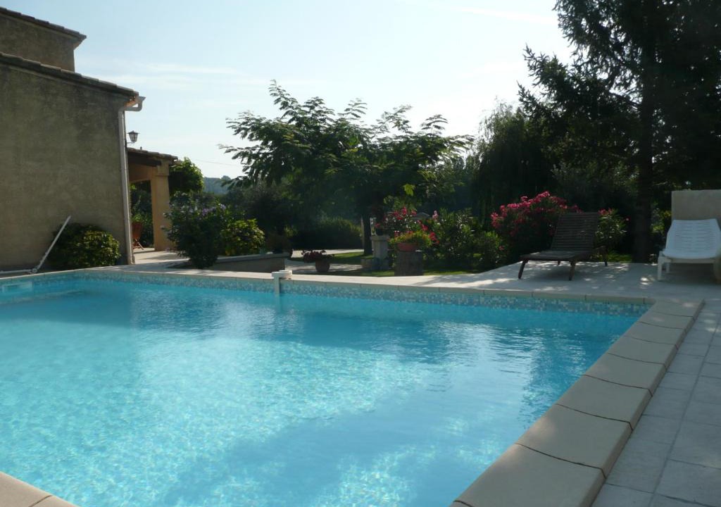Buisson Bed & Breakfast | CHAMBRES D'HÔTES CLIMATISÉES avec CUISINE d'ÉTÉ "VILLA GOUR du PEYROL"