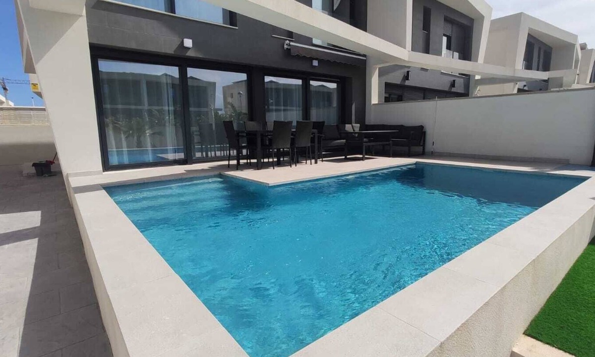 Puerto Marino Villa | Charming 3-bedroom villa with private swimming pool in beautiful Gran Alacant