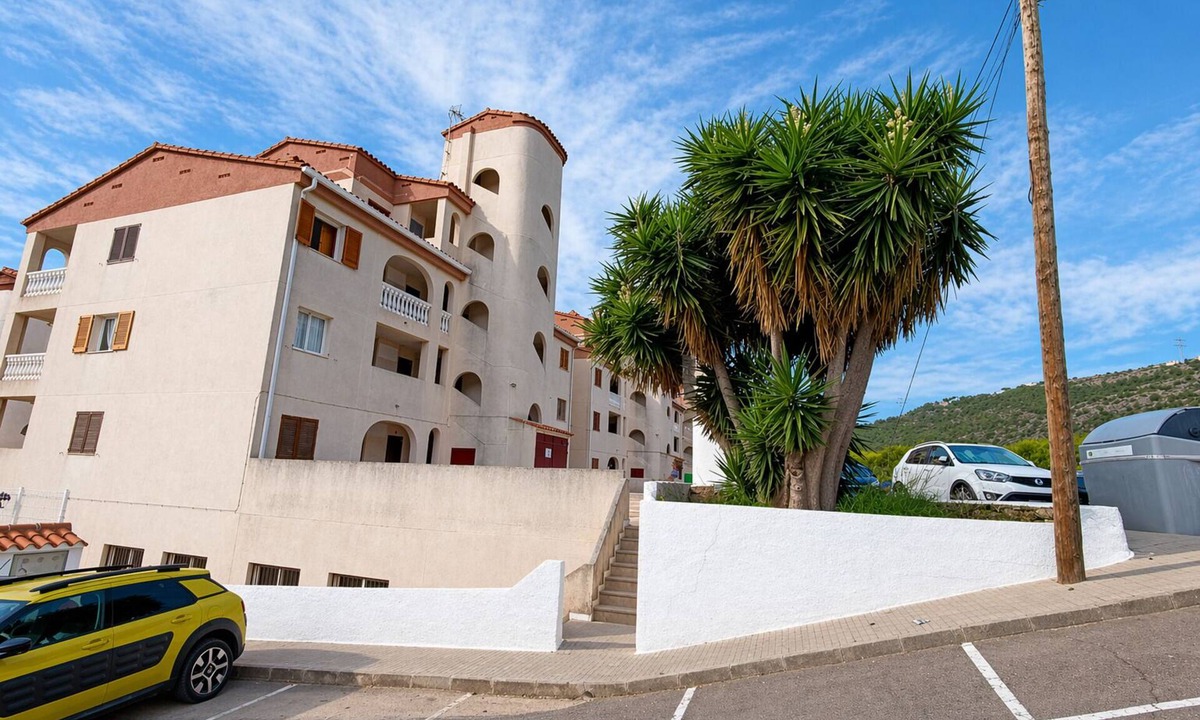 Alcossebre Apartment | Charming Alcocéber Apartment With Terrace and Pool Access