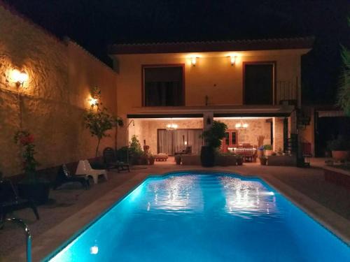 Alcazar de San Juan Ski Chalet | Charming Chalet in Cinco Casas with Private Pool