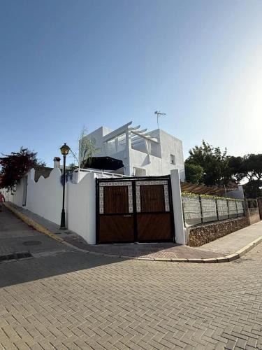 Punta Umbria Ski Chalet | Charming Chalet in Punta Umbría with Private Pool