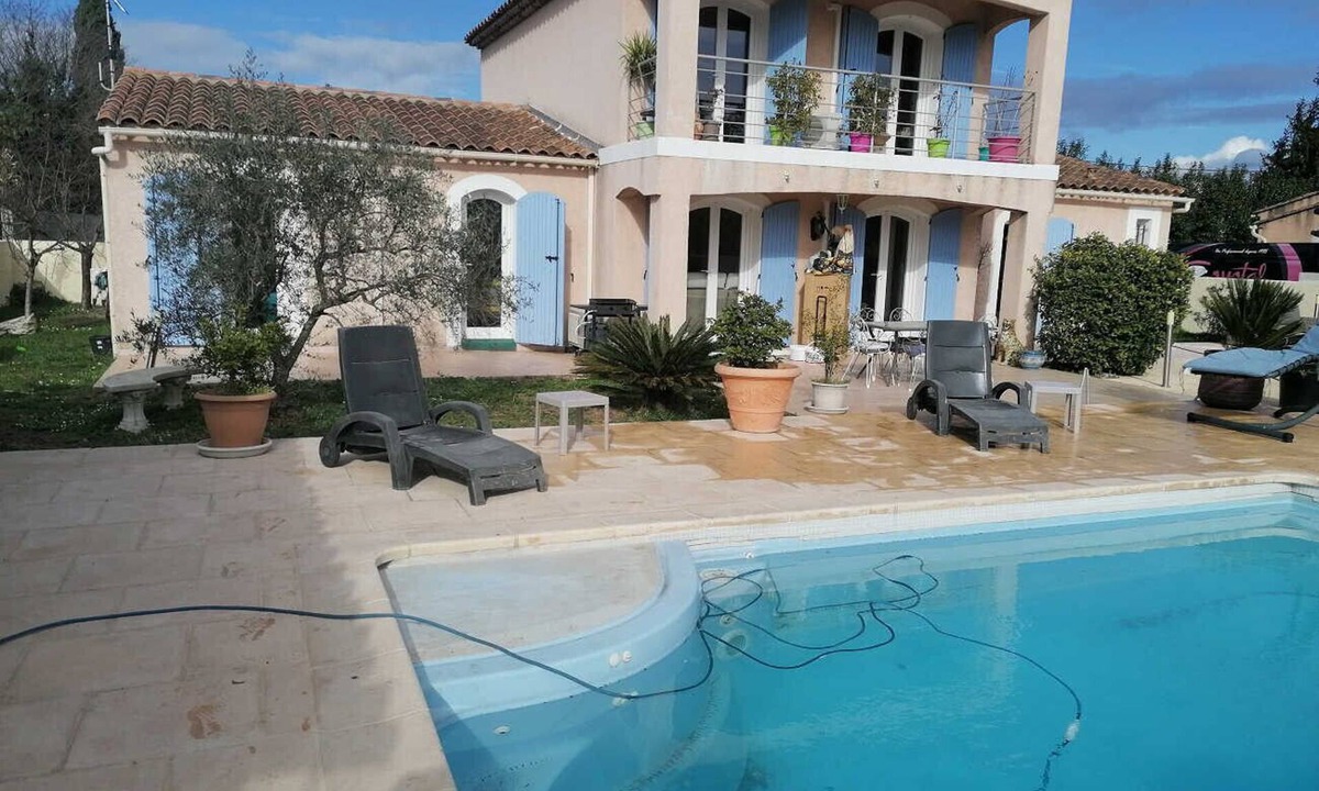 Salon-de-Provence Villa | Comfortable air-conditioned villa near Salon-de-Provence, dog allowed