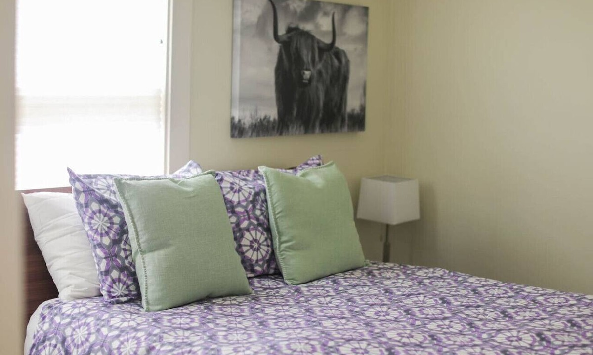 Piedmont Avenue Apartment | Comfy Family-Friendly 2BR Near Piedmont w/Parking