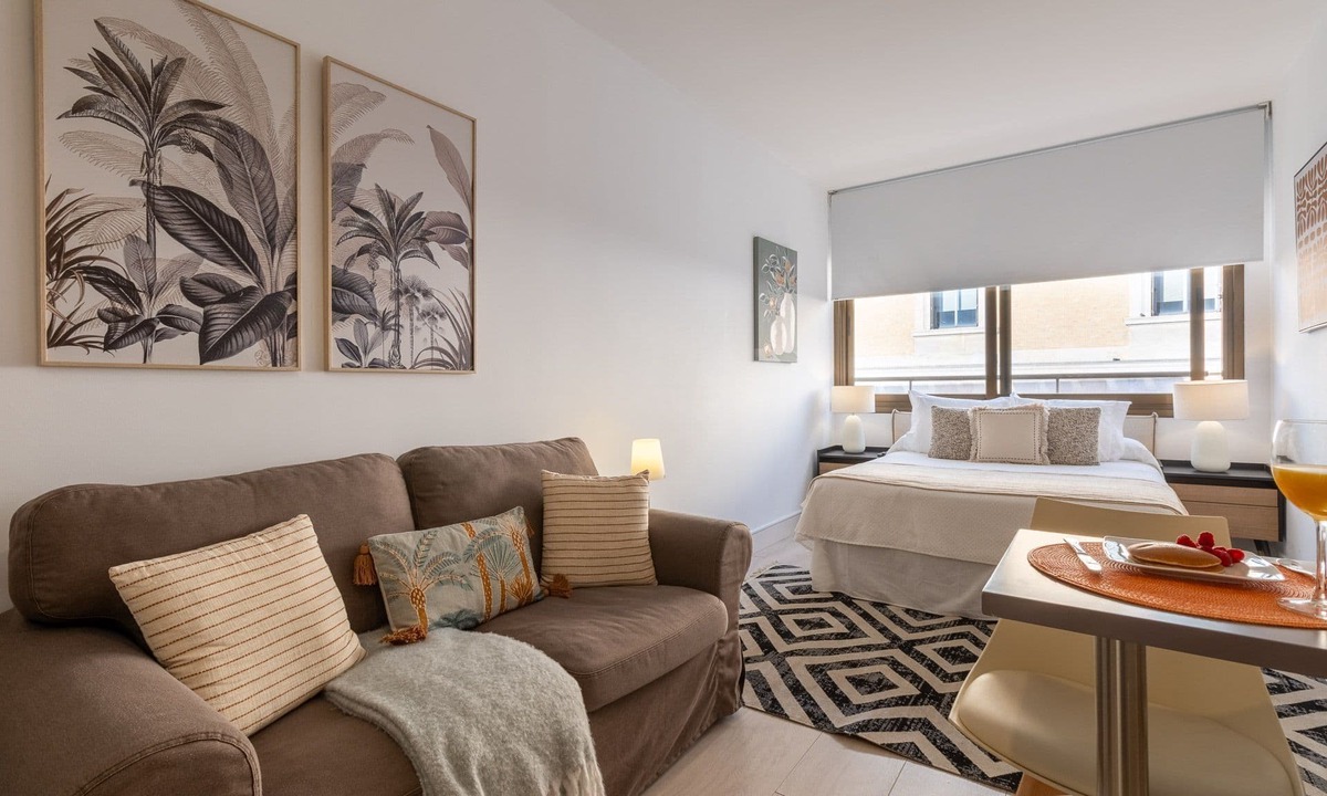 Recoletos Apartment | Cozy Elegant Studio in Villanueva, Madrid