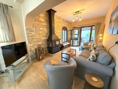 Polidrosos Villa | Cozy Nest - Polydrosos Escape