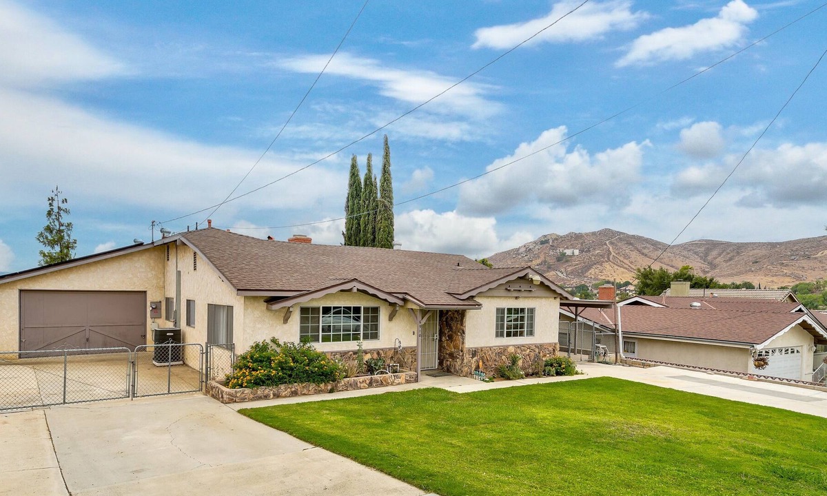Rubidoux House | Cozy Spacious Home w/ Game Room in Riverside