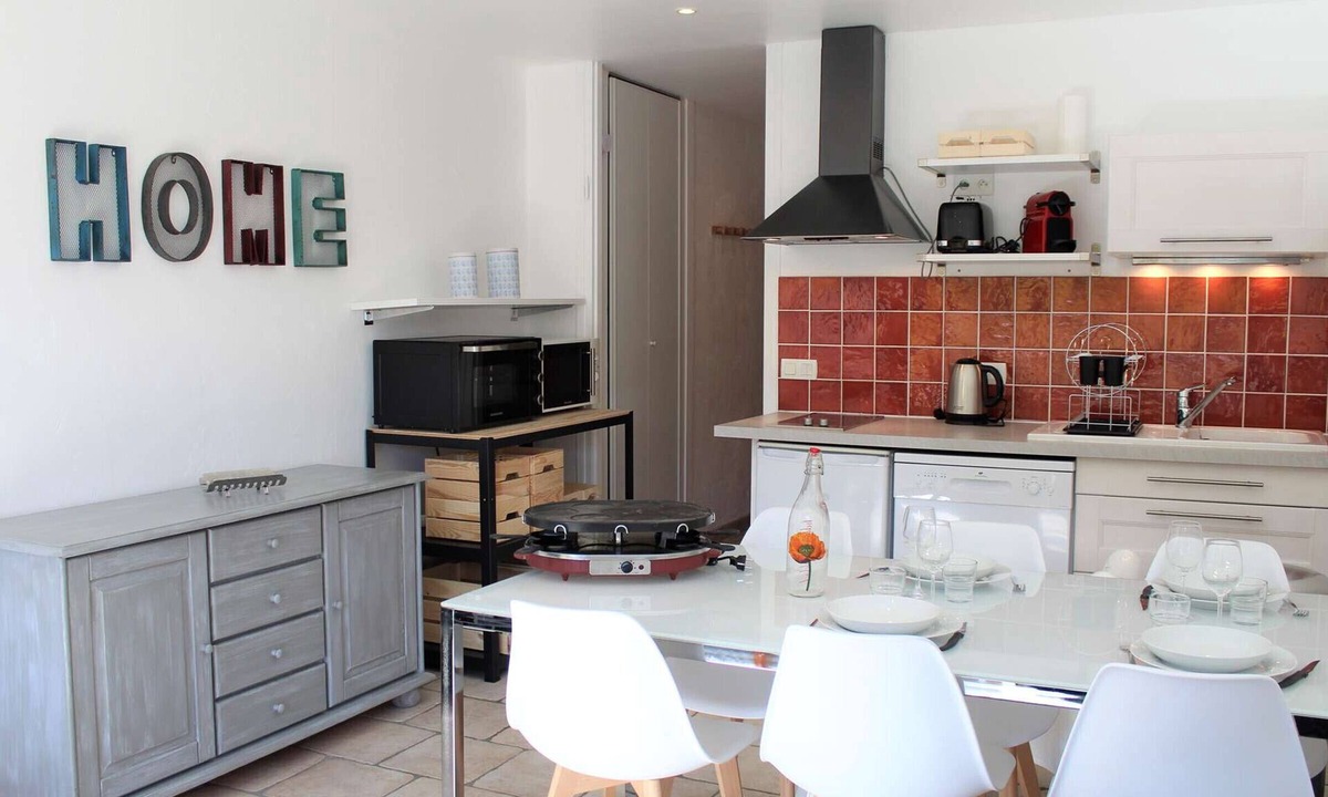 Les Claux Apartment | Cozy Studio with Balcony, 30m from Ski Lifts and 50m from Shops - Sleeps 4