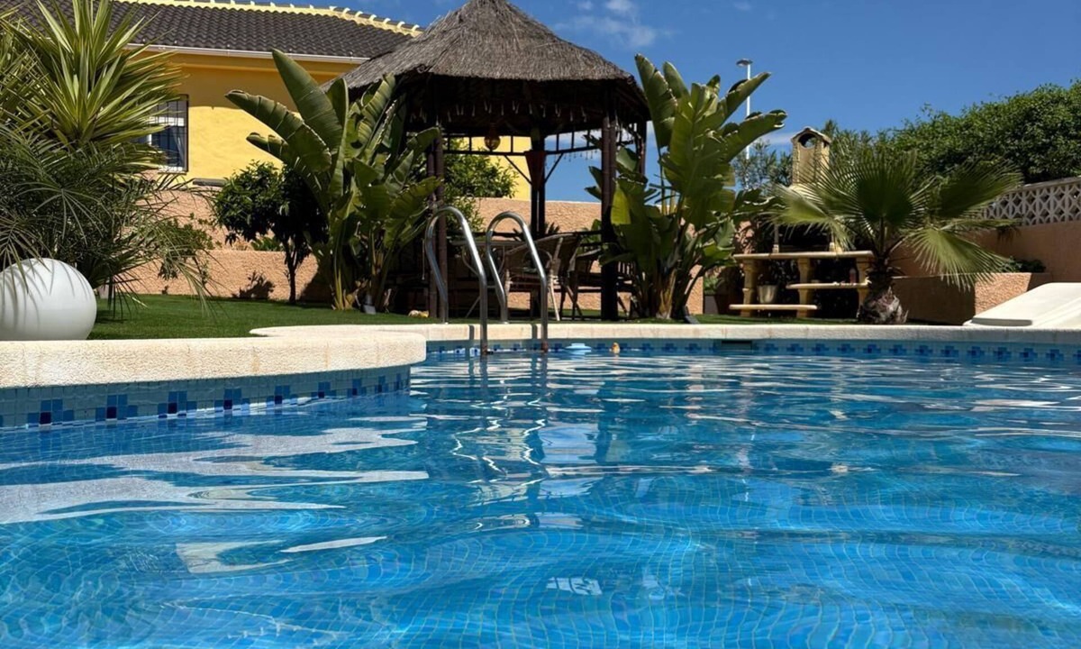 Mazarron Villa | D06 Ruby 2 bed/2 bath, private pool & garden, air conditioning, dog permitted.