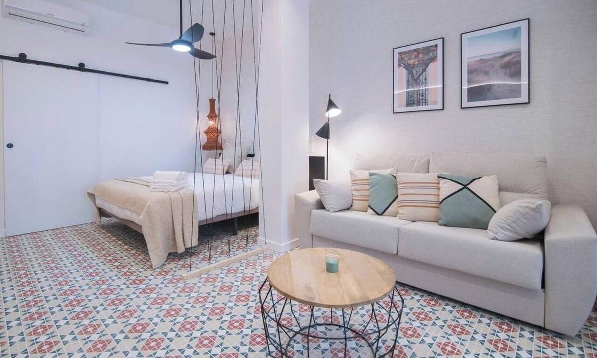 Camins al Grau Apartment | Designer suite next to the City of Sciences D